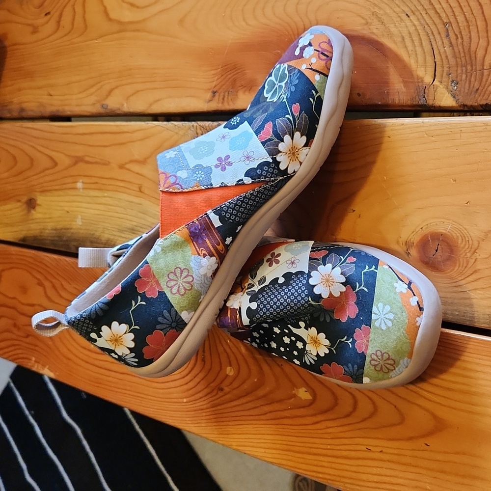 uin fabric flats